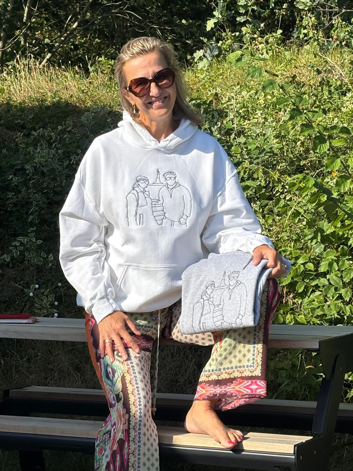 Hoodie (photo + background embroidered)